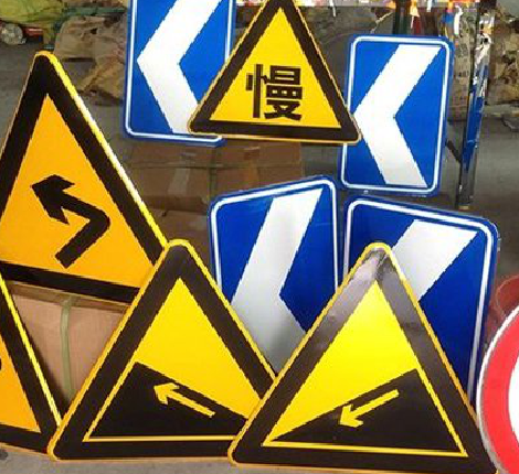 如东标识标牌中颜色的确定是很重要的。